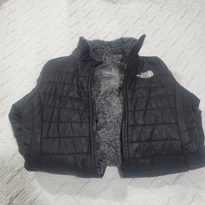 The North Face Girls Puffer Jacket w/ Sherpa Inside Small